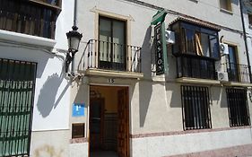 Hostal Los Claveles Baena